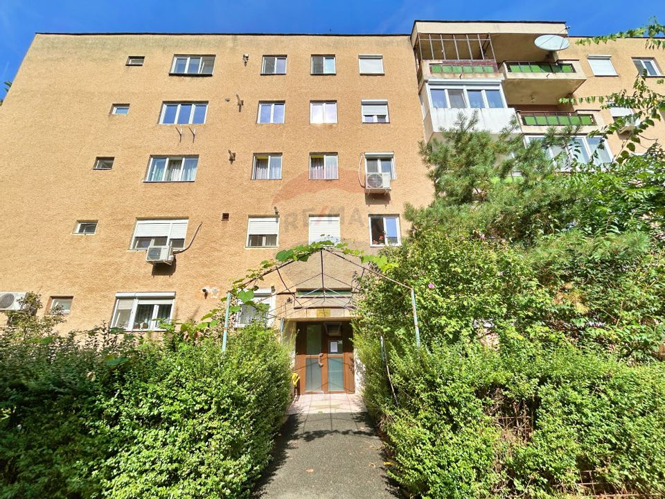 Apartament cu 4 camere de vânzare în zona Aurel Vlaicu