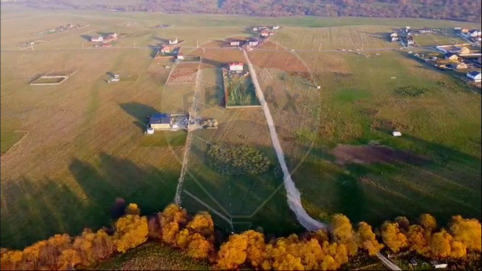 Teren Rasnov -Glajerie, 1100mp, PUZ case de vacanta, langa parau