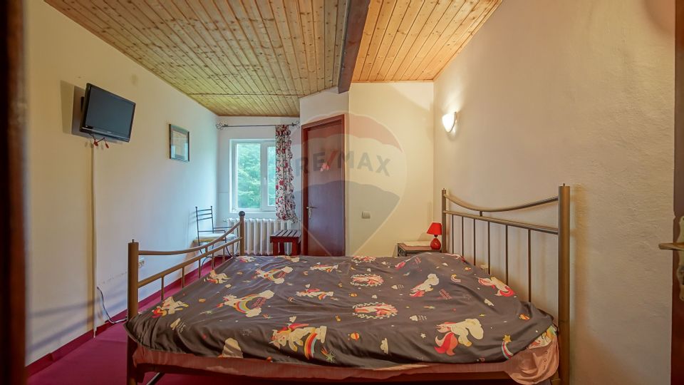 Vila cu potential turistic in Predeal privelisti si liniste montana