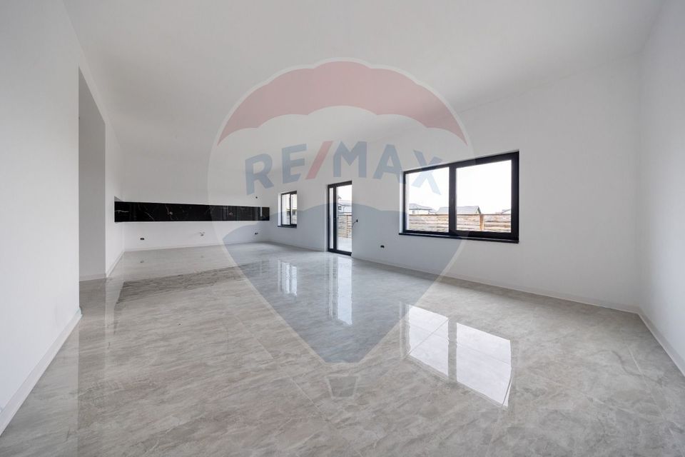 Casă spațioasă de vânzare | 4 camere | 120 mp util - 500 mp teren