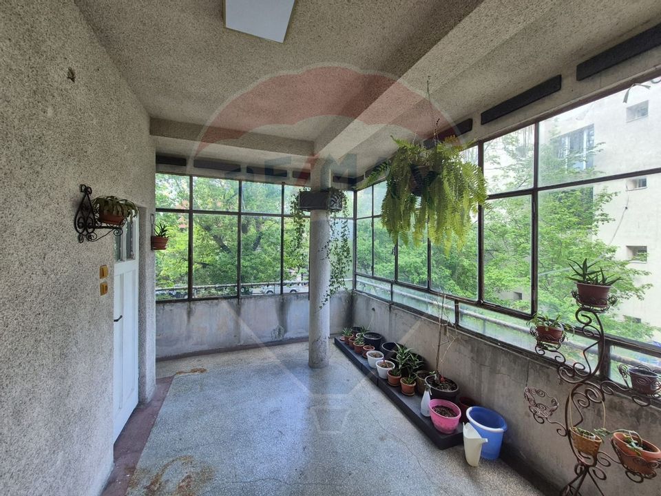 Casă / Vilă cu 11 camere de vânzare în zona Iancului