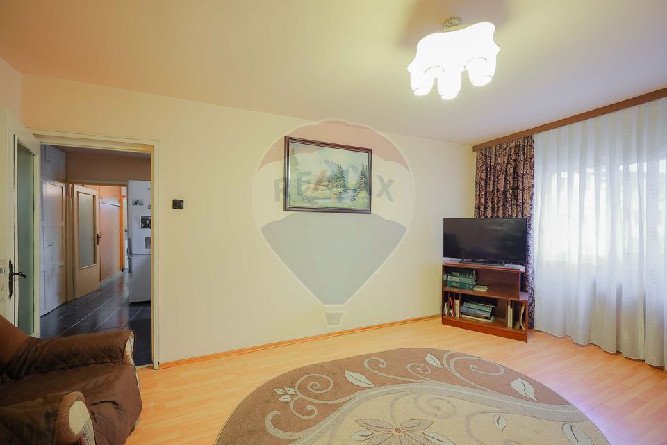 Apartament cu 3 camere de vânzare, în zona Dragoș Vodă