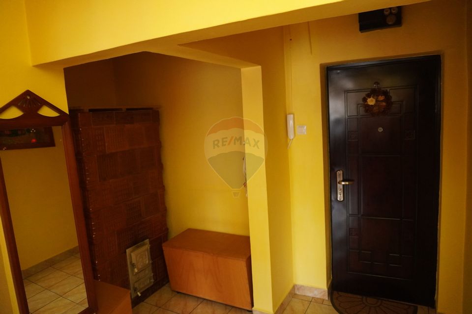 Apartament cu 3 camere de vânzare, str. Bogdan Vodă