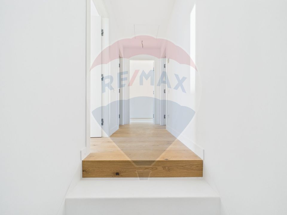 Bright and modern villa for sale in Amber Forest Tunari