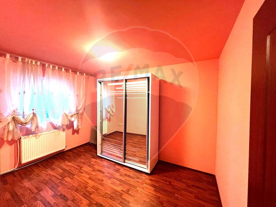 Apartament cu 3 camere de vânzare în comuna Răcăciuni
