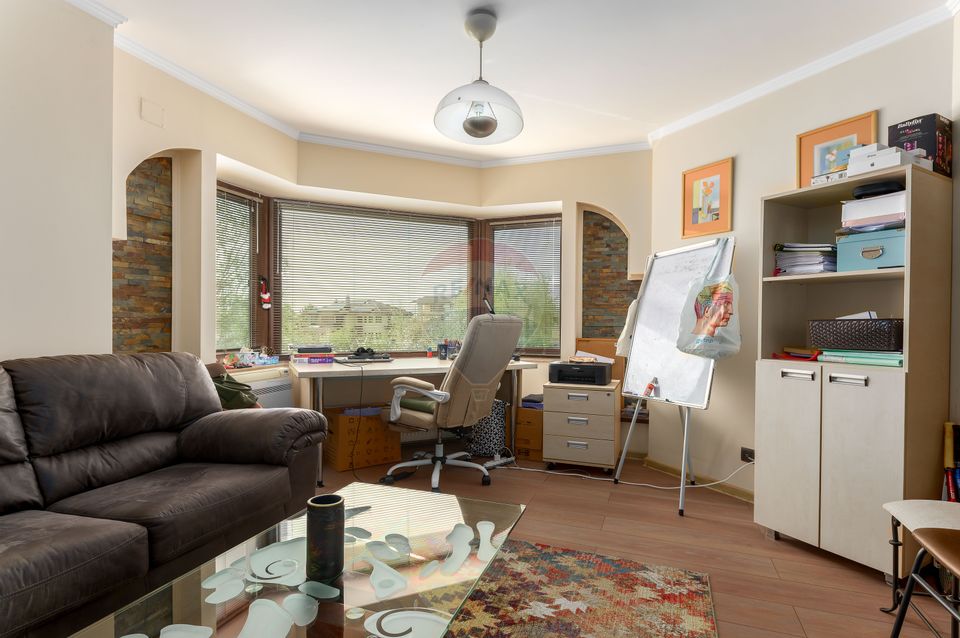 Oferta de sarbatori, discount 10% - Vilă cu parc, piscină și foișor