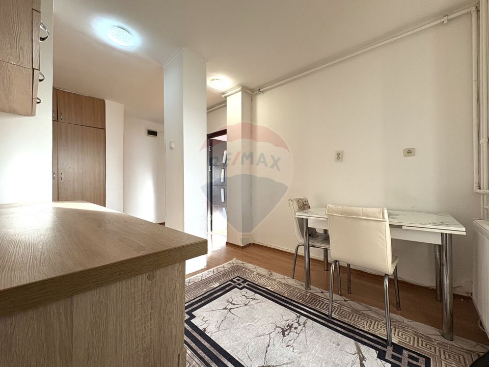 Apartament de vânzare 2 camere central cu vedere la mare