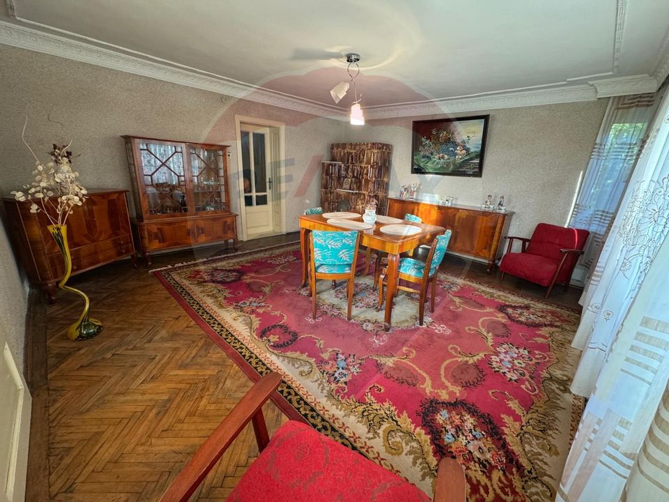 Casă / Vilă cu 7 camere de vânzare în zona Central