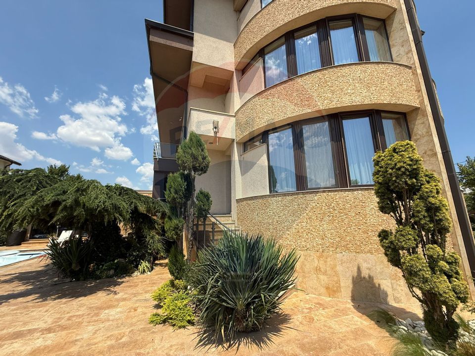 Vila cu piscina si teren 2350mp de vanzare in Mamaia Sat