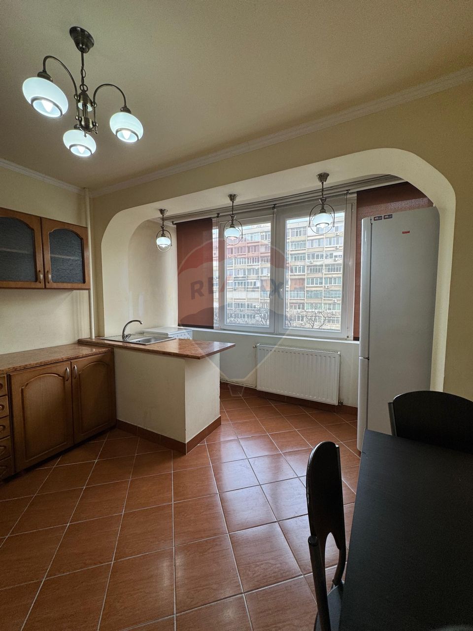 Apartament cu 3 camere de închiriat în zona Garii