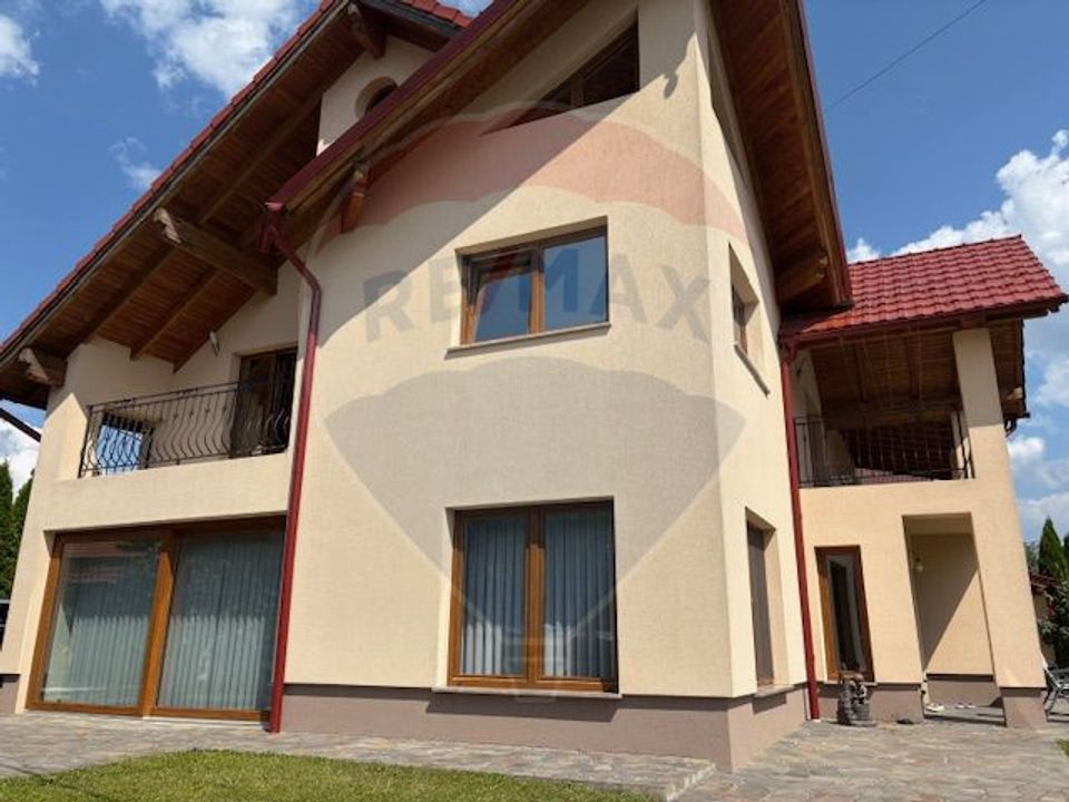 Casă / Vilă cu 5 camere de vânzare
