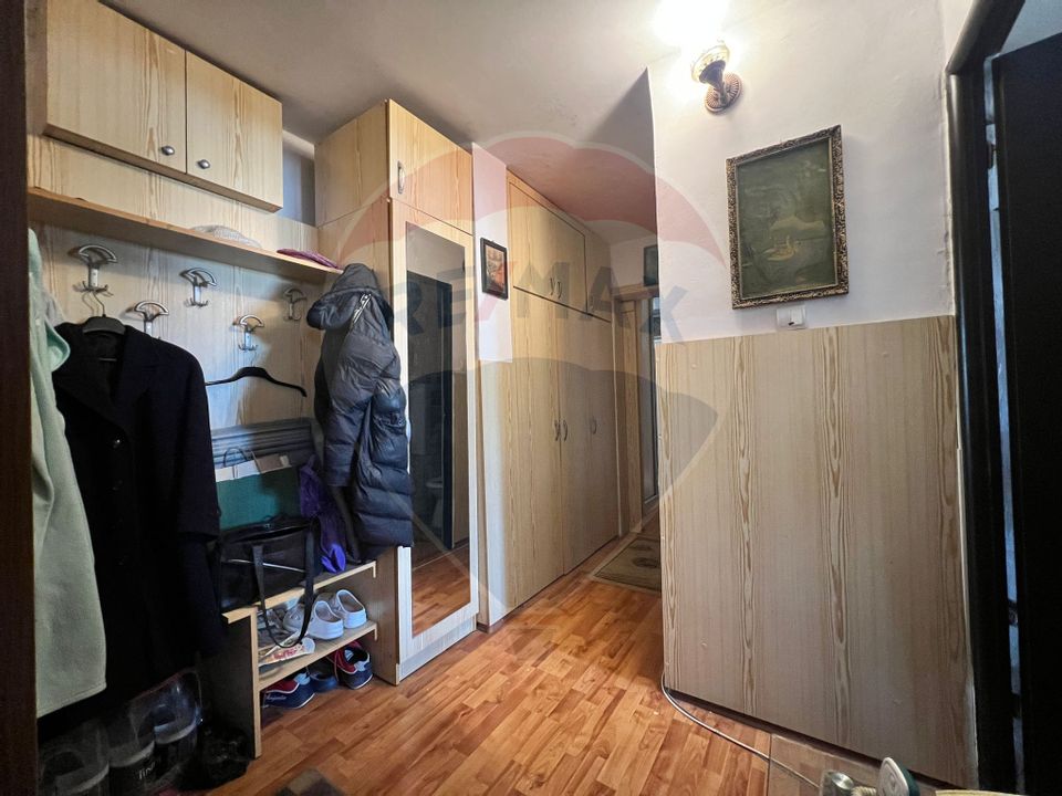 Apartament cu 3 camere de vânzare