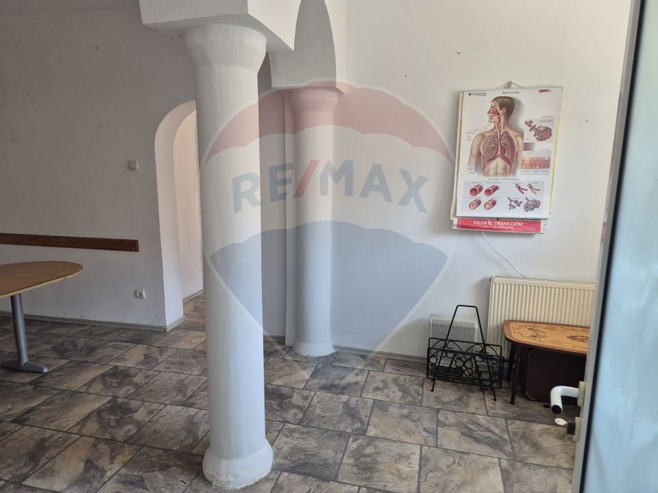 8 room House / Villa for sale, Energiei area