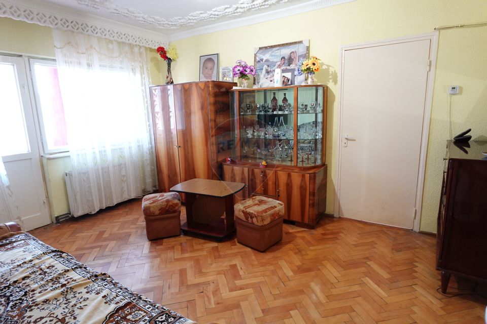 Apartament cu 3 camere de vânzare