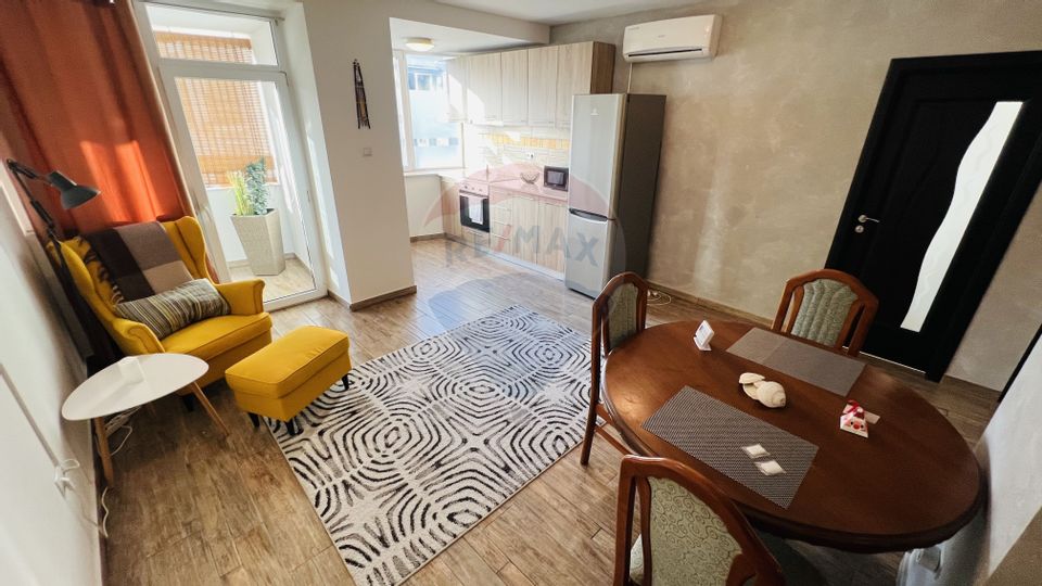Apartament cu 3 camere de închiriat în zona ultracentralǎ