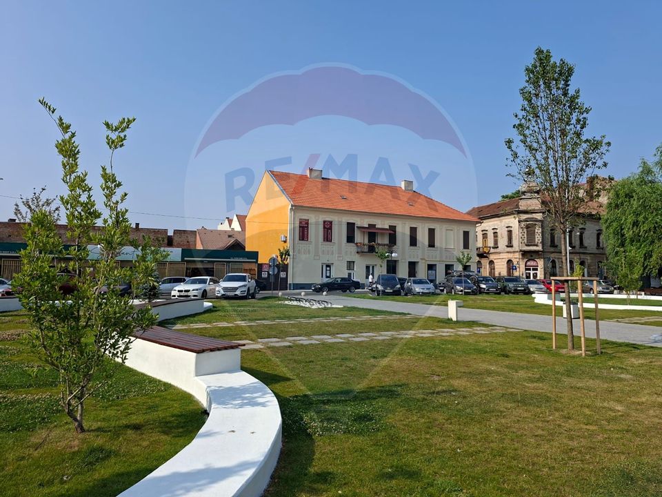 Spațiu comercial 75 mp  Piata Catedralei. Vitrină si acces din stradă