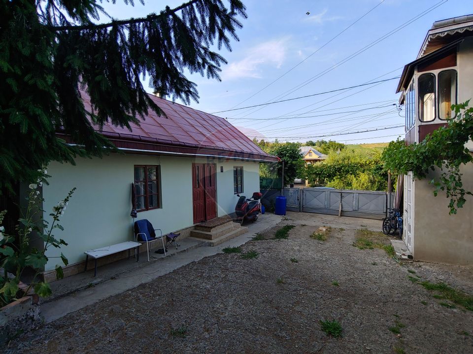 Casă / Vilă de vânzare in Bunesti-Suceava cu 10000 mp teren intravilan