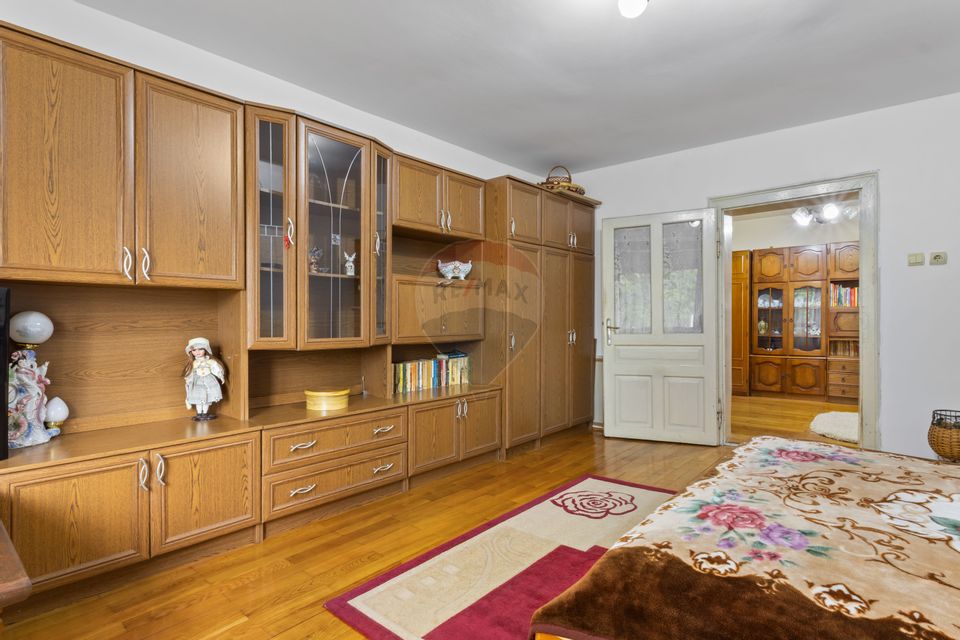 Casă de vânzare în Pecica – teren generos, utilată și mobilată complet