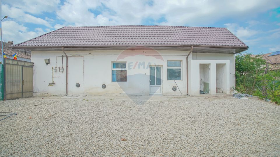 REZERVAT!Spațiu comercial sau de birouri, plus teren, Centru Săcele