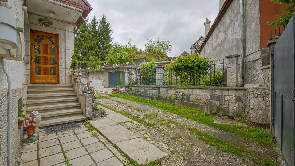 Casa individuala cu doua corpuri, teren 1000mp