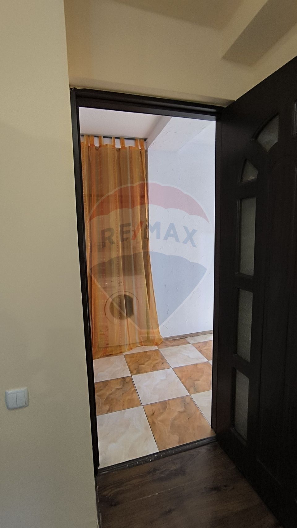 Apartament 3 camere de inchiriat în zona Dambul Rotund