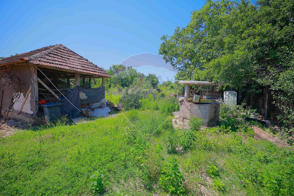 Casă  cu 3 camere și teren 4,342 mp de vânzare în Valea Mare de Codru