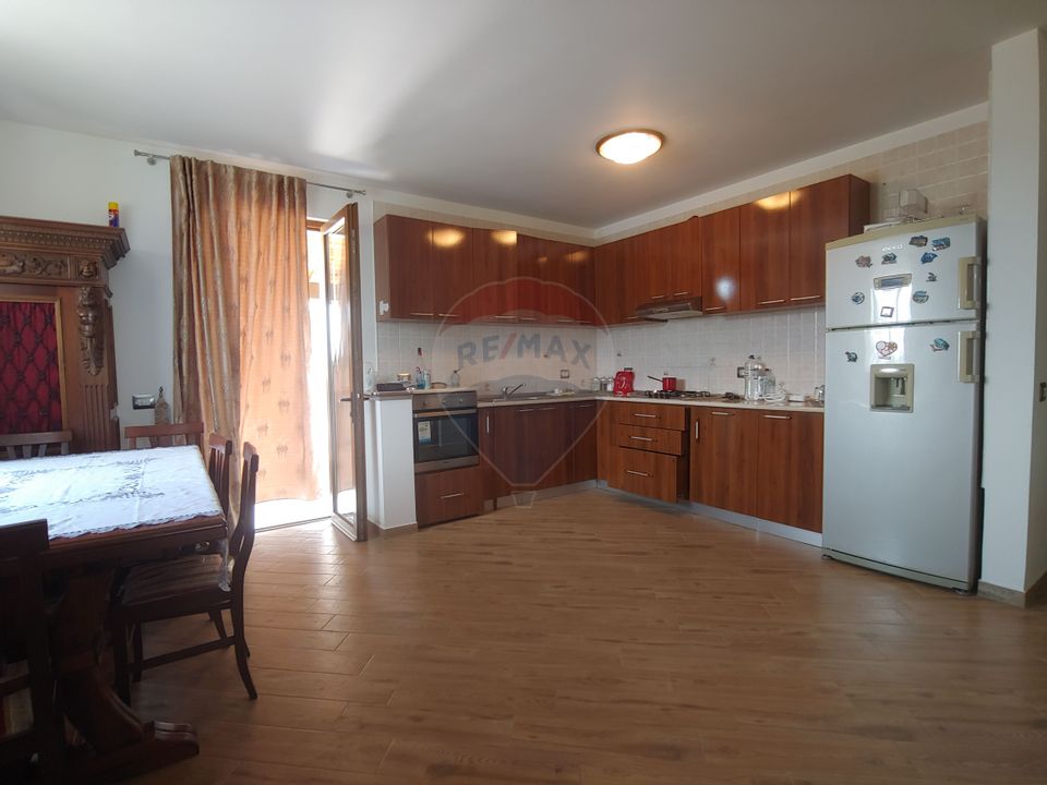 Casă / Vilă de lux cu 5 camere de vânzare în Vadu Moldovei, Suceava