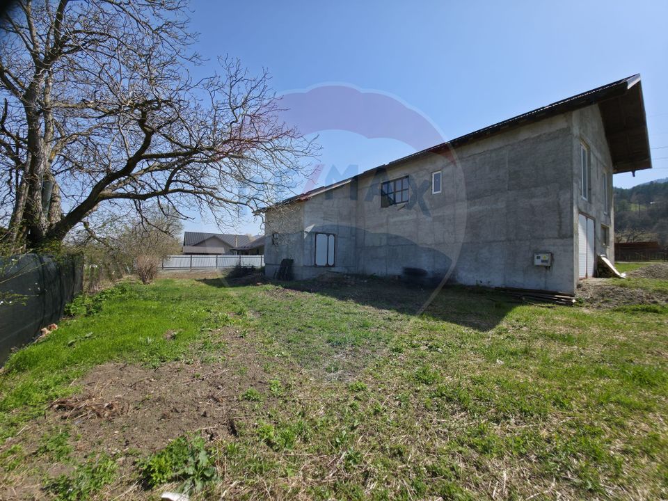 Teren intravilan + casă la roșu de vânzare – Vădurele, jud. Neamț