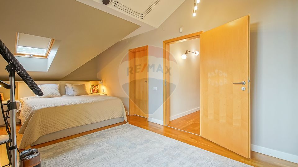 Vila moderna cu vedere spre padure Poiana Angelescu