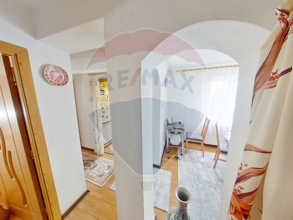 Apartament cu 3 camere/ Str. Cuza Vodă