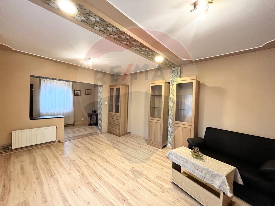 Apartament la casa de inchiriat!