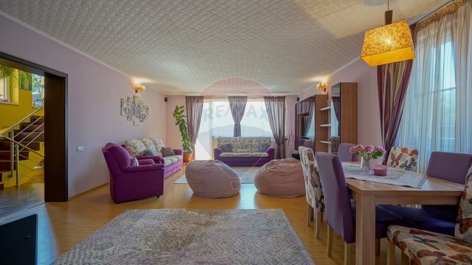 Elegant house, wine cellar, view of the mountains and peak. Postăvaru