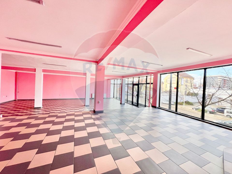 175sq.m Commercial Space for rent, Decebal area