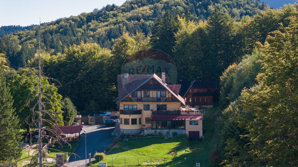 Vilă S+P+E+M | 878 mp utili | teren 1.404 mp | în Poiana Brașov