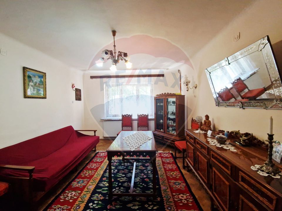 Casă / Vilă  str. Ana Ipatescu S+P+1 , 5 camere , teren - 252 mp