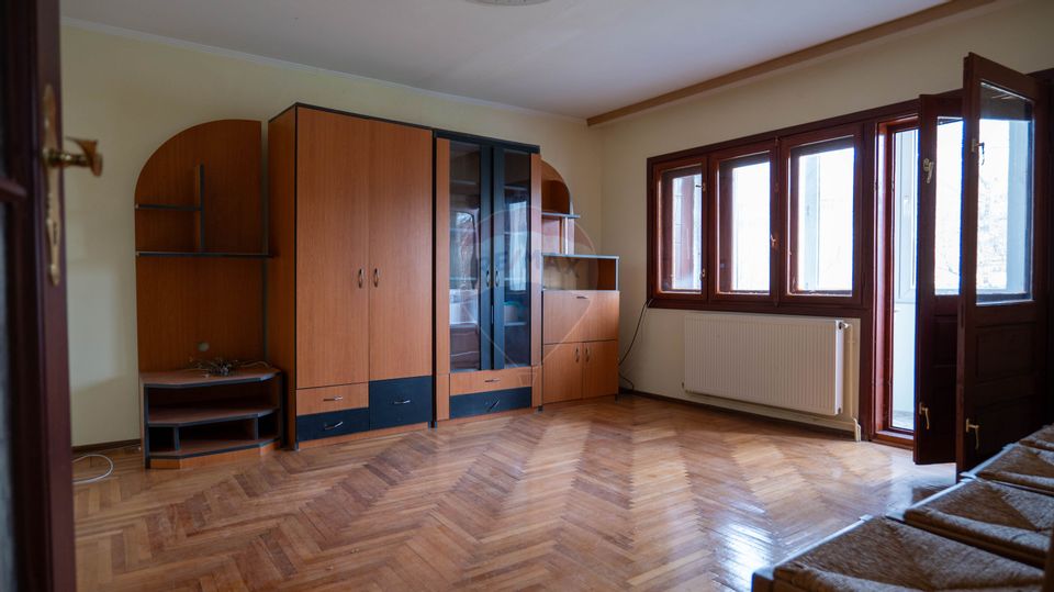 Vanzare - apartament 4 camere, curte, foisor, piscina - Snagov