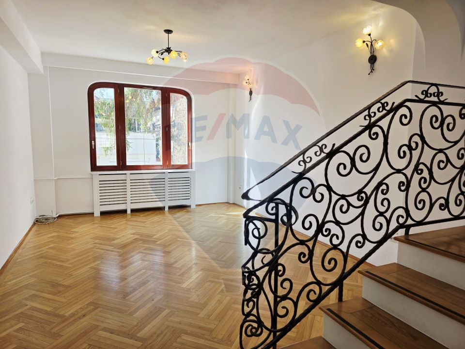 Vilă reprezentativa pentru activitati comerciale | 8 camere | D+P+1+M