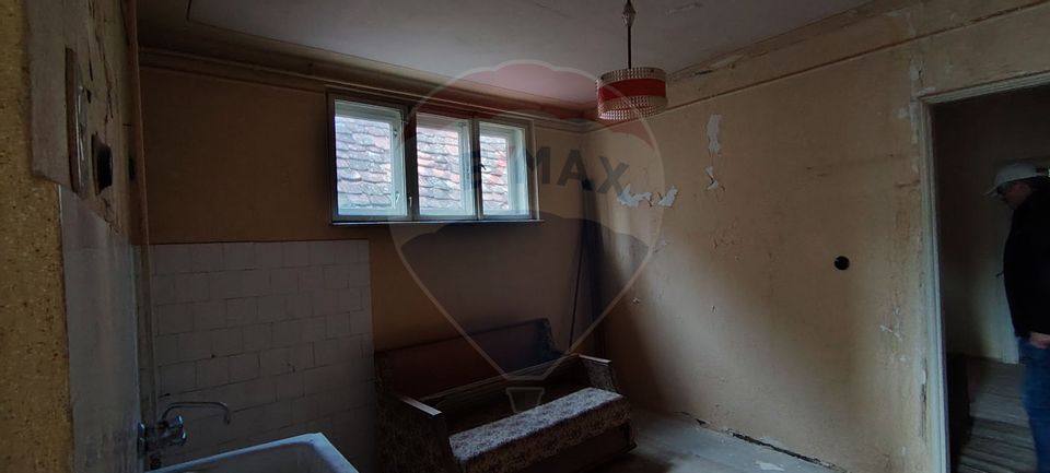 Apartament cu 4 camere de vânzare în zona Central