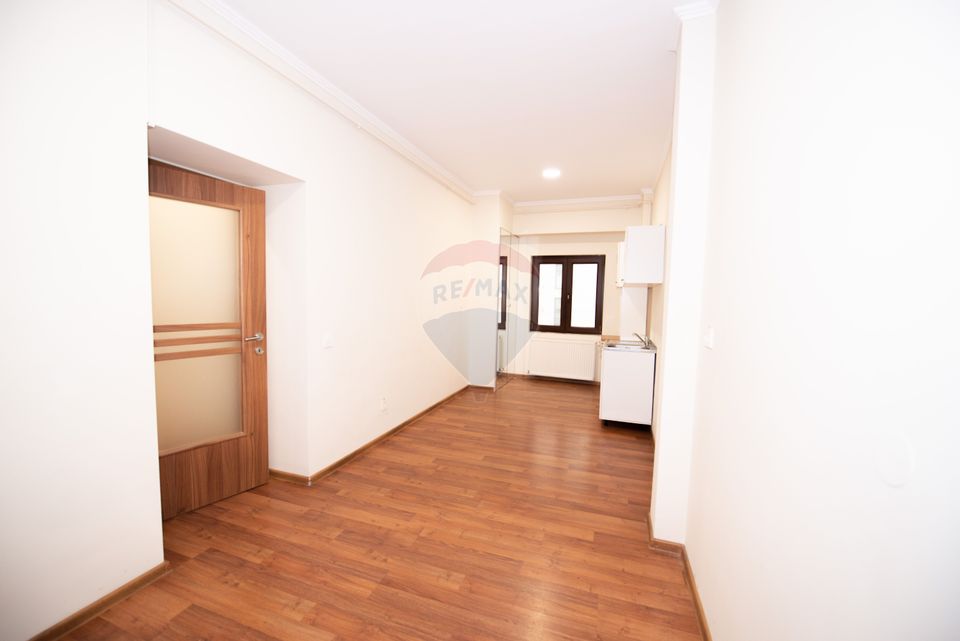 Apartament 3 camere, 97 mp, nemobilat, metrou Eroii Revolutiei