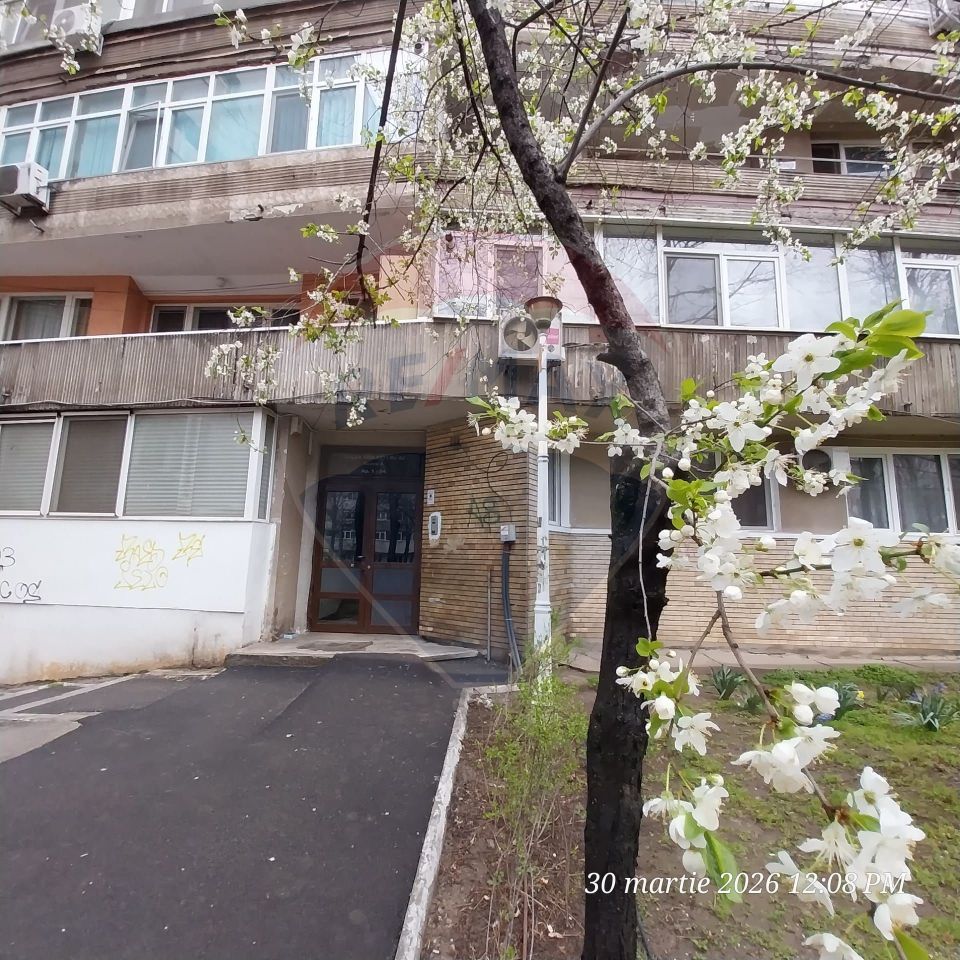 Giulesti - Vanzare apartament 3 camere - Spațios, luminos, balcon mare