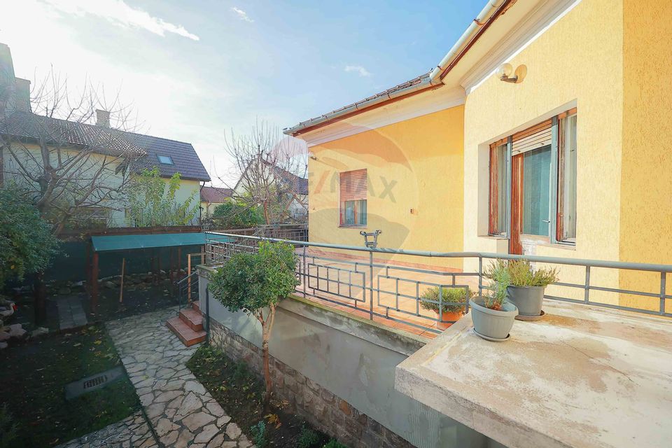 Casă Evreiască de Vânzare, Singur în Curte în zona Ultracentral