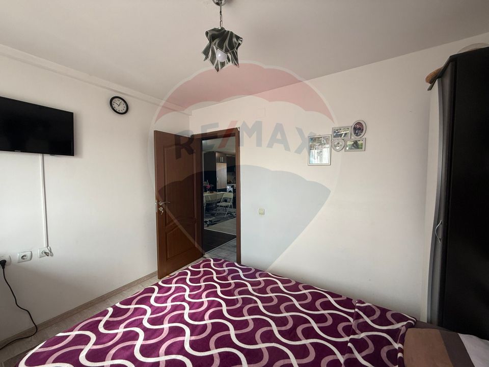 Apartament cu 3 camere de vânzare în zona Lapus