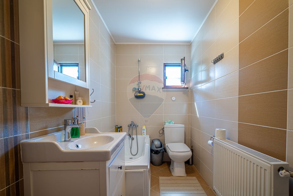 Casă P+M cu 6 camere în Bușteni - Zona Zamora