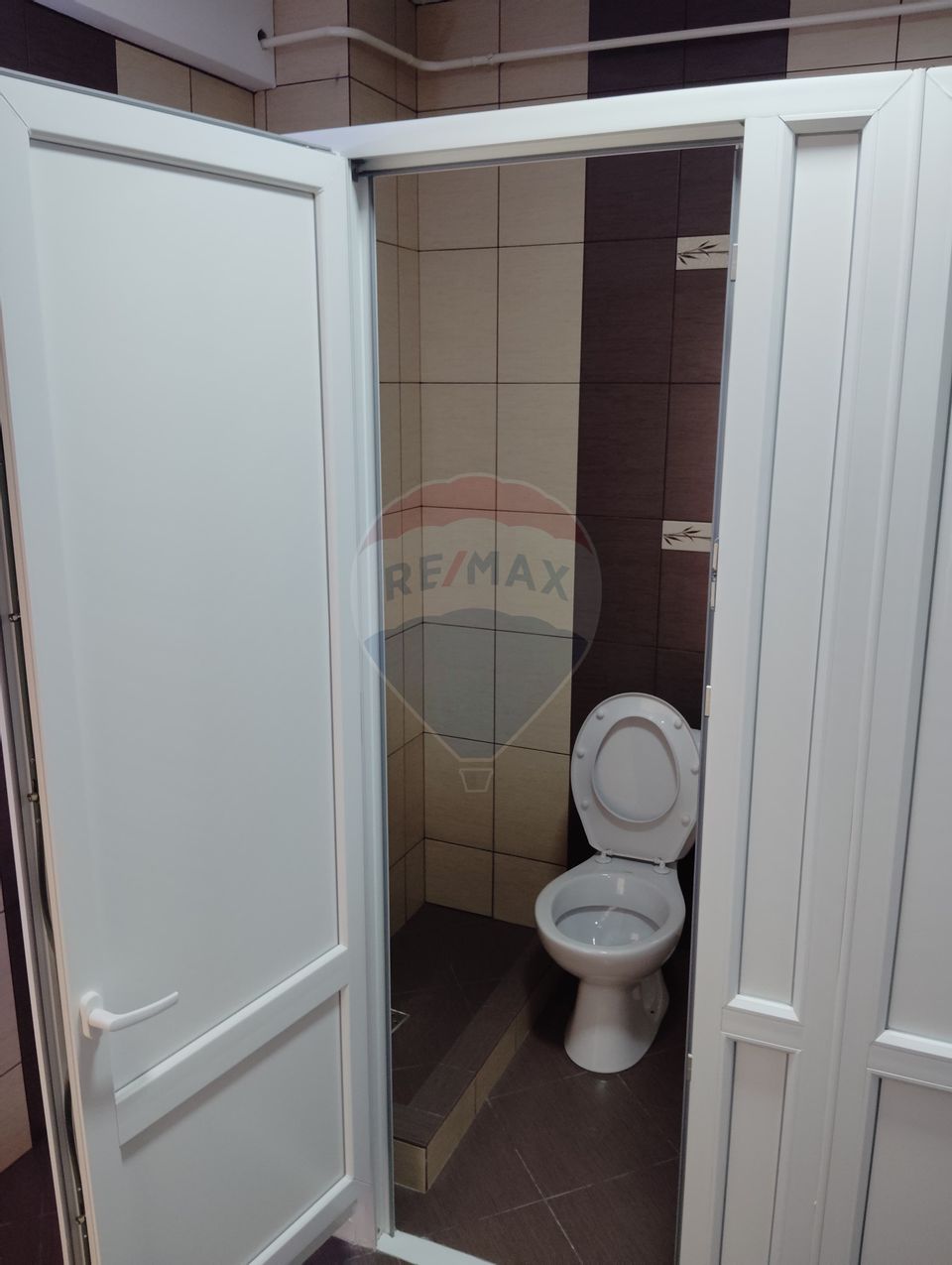 130sq.m Commercial Space for rent, Valea Adanca area