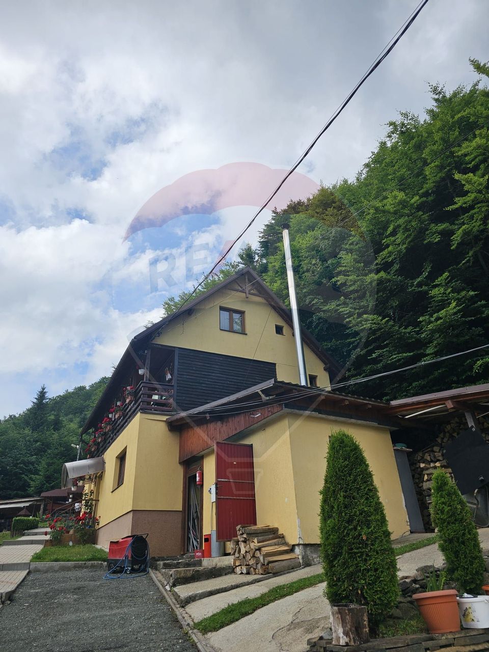 DE VANZARE Complex CU PISCINA în stațiunea turistică Cavnic Maramureș.