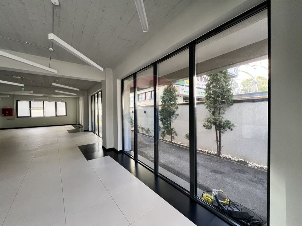 Spațiu comercial modern de închiriat / 2 locuri de parcare
