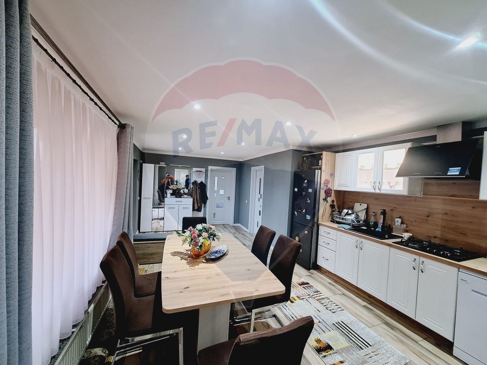 Casă cu 3 camere de vânzare in Hidiselu de Sus