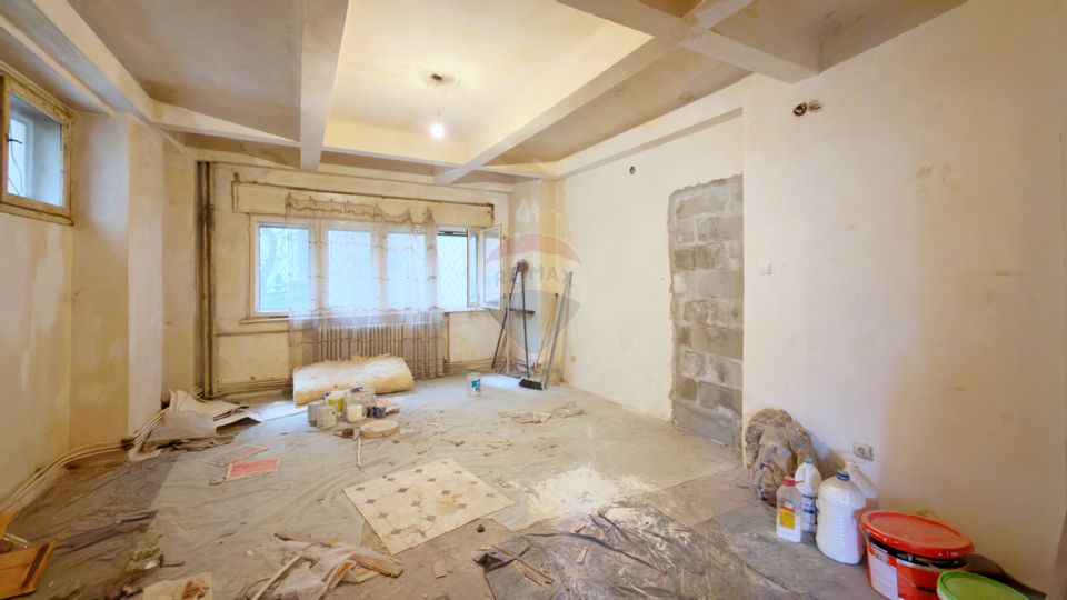 3 rooms consolidated building Investment Revolution Square - Victoriei