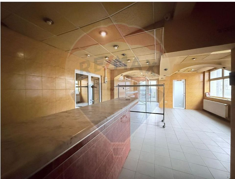 Spațiu stradal-ideal comercial sau birou-zona Orasul de Jos-Inchiriere