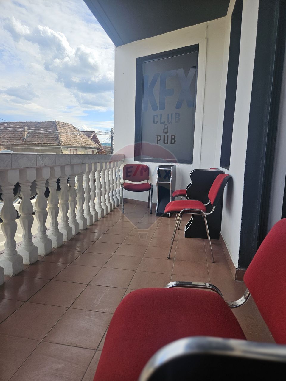 180sq.m Commercial Space for rent